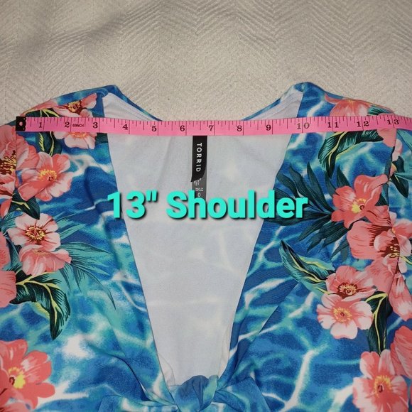 *SOLD* Torrid Blue Pool Floral Wireless Flutter Sleeve Swim Top Size 0 - Picture 9 of 12